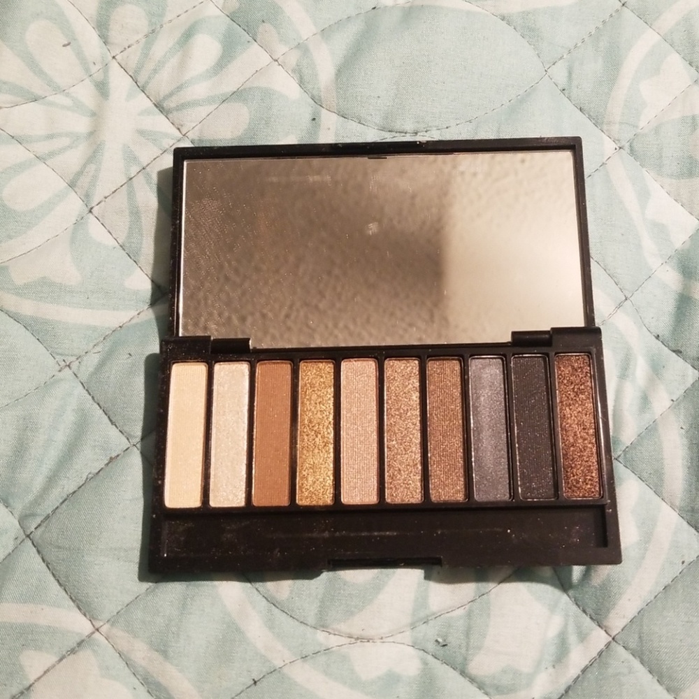 Revolution #SELFIE Eyeshadow Palette